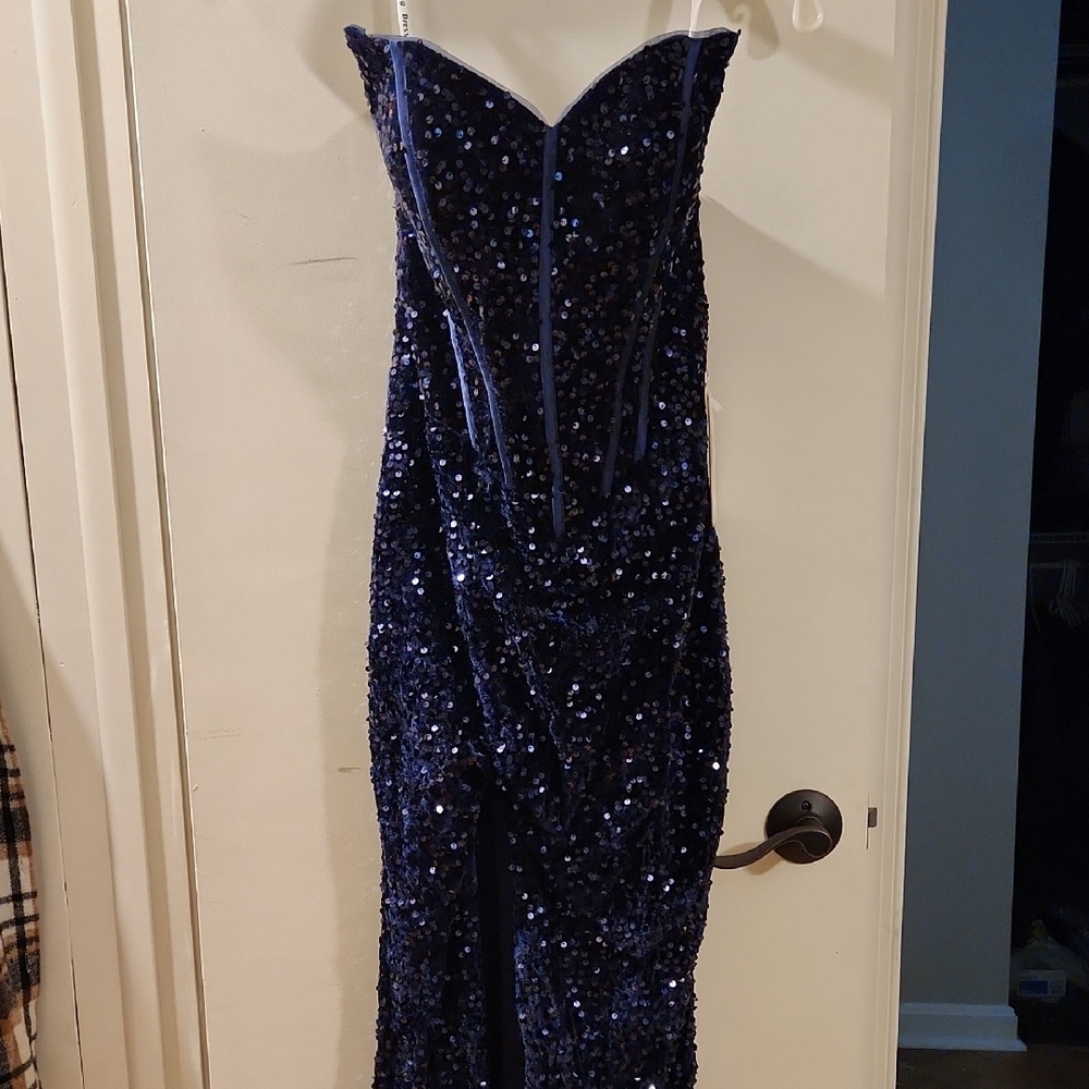 Elegant Navy Sequin Strapless Dress